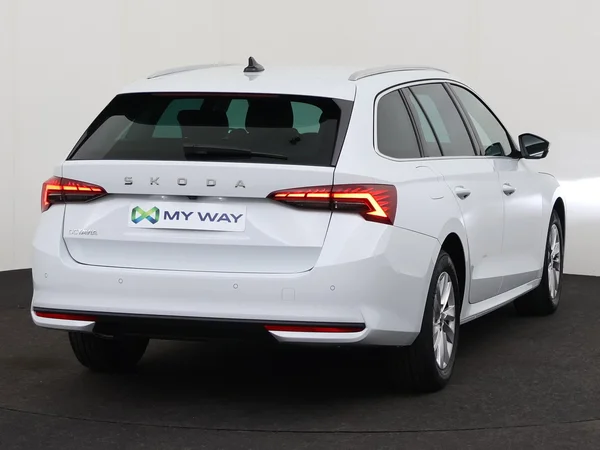 SKODA Octavia Combi (2024) — foto 12 van 19