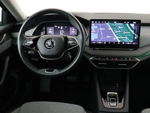 SKODA Octavia Combi (2024) — foto 17 van 19