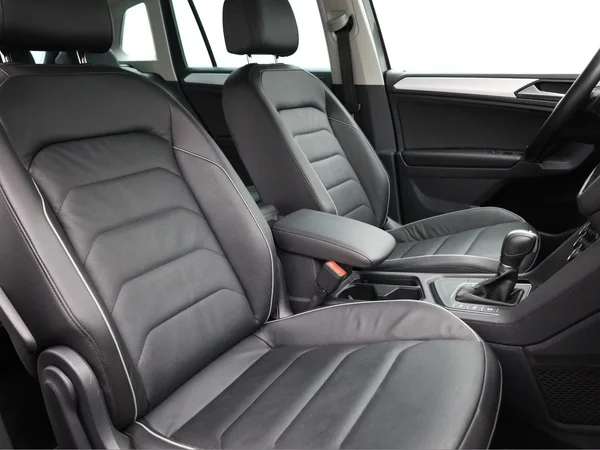 VOLKSWAGEN Tiguan (2019) — foto 16 van 21