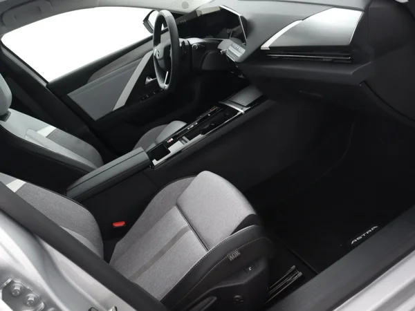 Opel Astra (2024) — foto 6 van 27