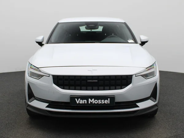 Polestar 2 (2022) — foto 23 van 49