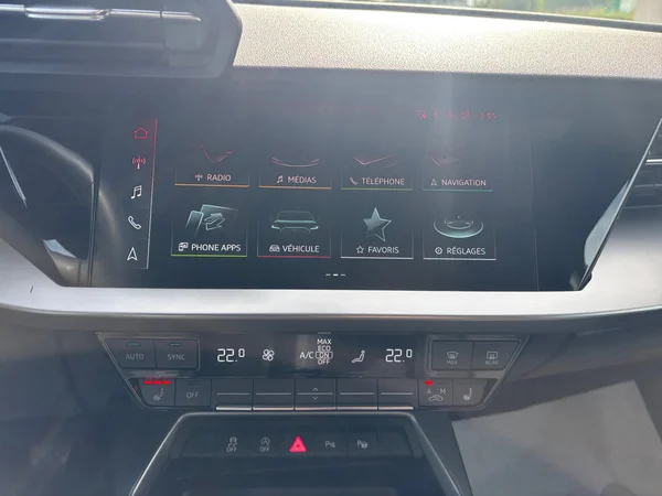 AUDI A3 Sportback (2023) — foto 3 van 15