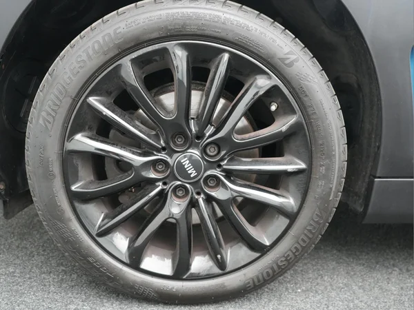 MINI Mini Clubman (F54 LCI) (2023) — foto 22 van 22