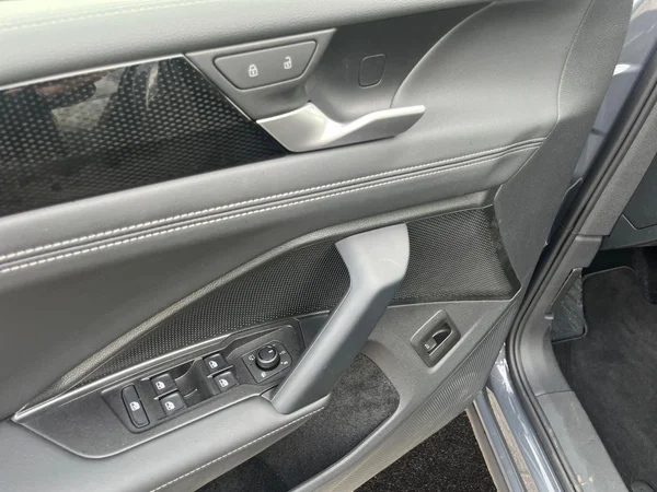 VOLKSWAGEN Tiguan (2026) — foto 3 van 16