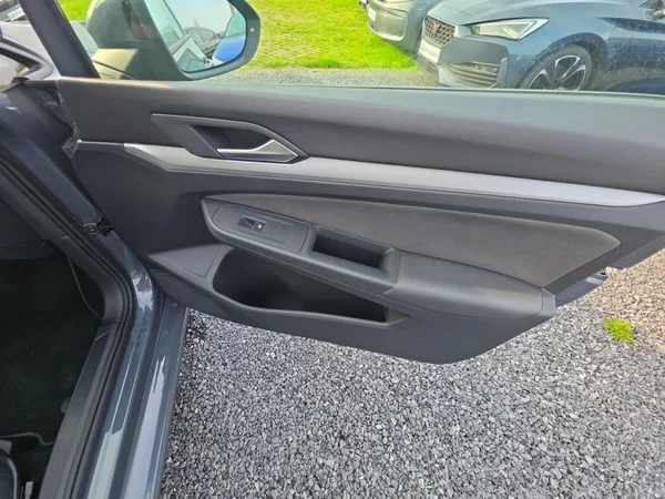 VOLKSWAGEN Golf VIII SW (2023) — foto 9 van 24