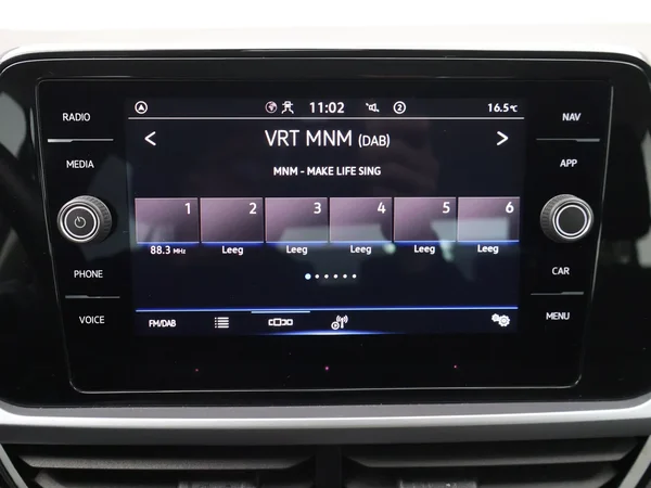 Volkswagen T-Roc (2022) — foto 11 van 25