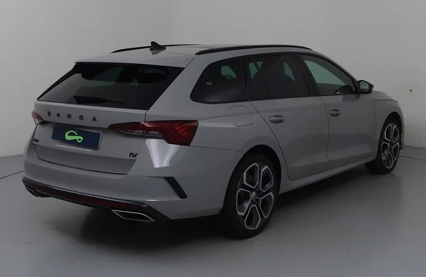 Skoda Octavia SW RS PHEV (2021) — foto 24 van 28
