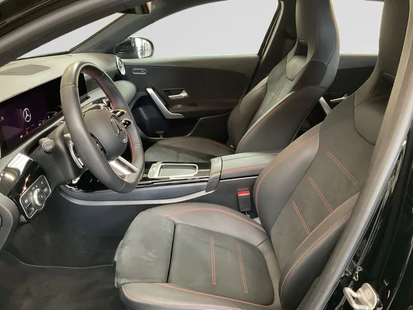 MERCEDES-BENZ A 200 (2024) — foto 9 van 22