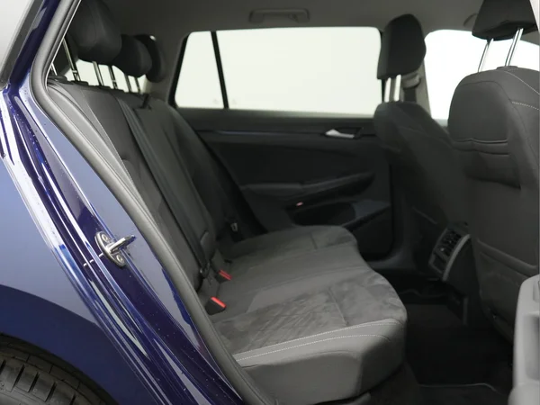 VOLKSWAGEN Golf VIII SW (2024) — foto 5 van 10