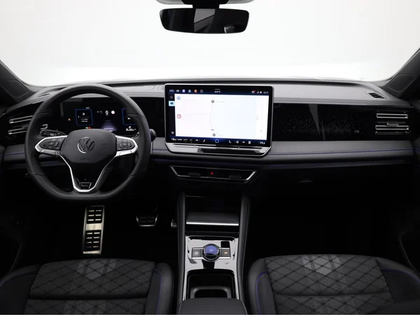 VOLKSWAGEN Tiguan (2024) — foto 14 van 24
