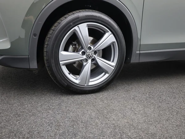 VOLKSWAGEN Tiguan (2024) — foto 5 van 22