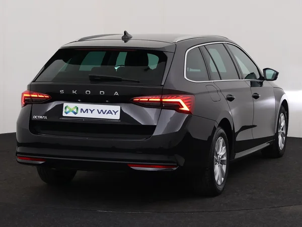 SKODA Octavia Combi (2024) — foto 12 van 19