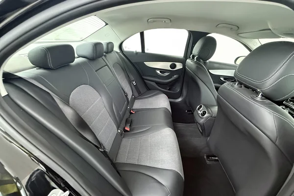 Mercedes-Benz C-Class (W205) (2018) — foto 3 van 25