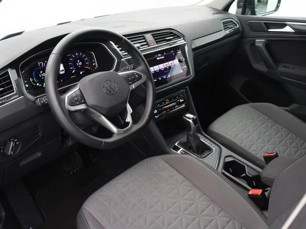 VOLKSWAGEN Tiguan eHybrid (PHEV) (2022) — foto 16 van 27