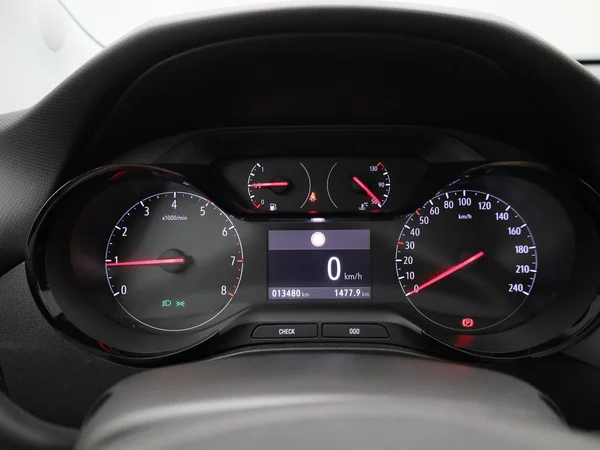 Opel Crossland (2022) — foto 8 van 31