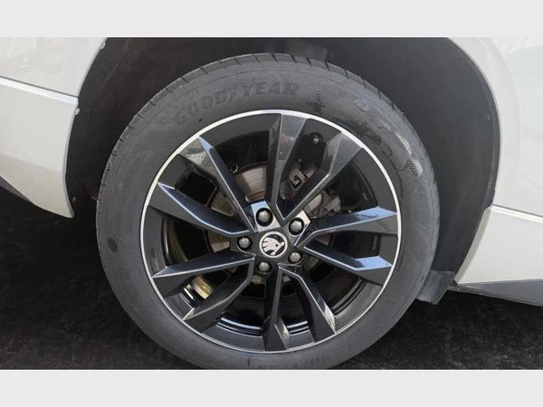 Skoda Karoq (2023) — foto 10 van 27