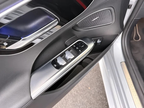 MERCEDES C 300 (2023) — foto 11 van 25
