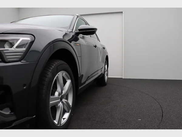 AUDI e-tron (2022) — foto 32 van 35