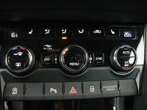 SKODA Karoq (2024) — foto 9 van 17