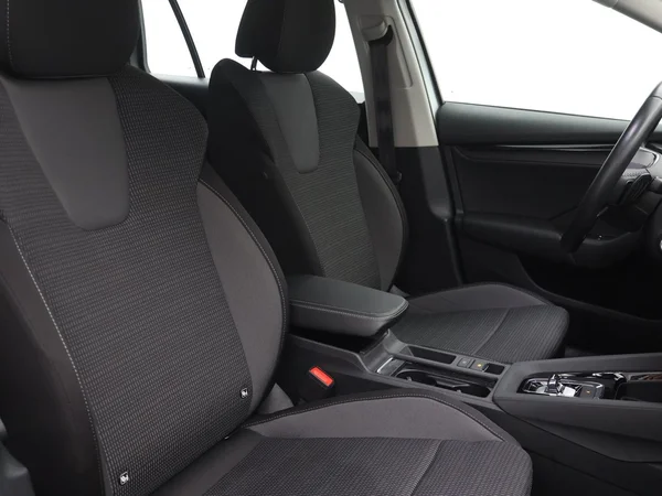 SKODA Octavia Combi PHEV (2023) — foto 8 van 22