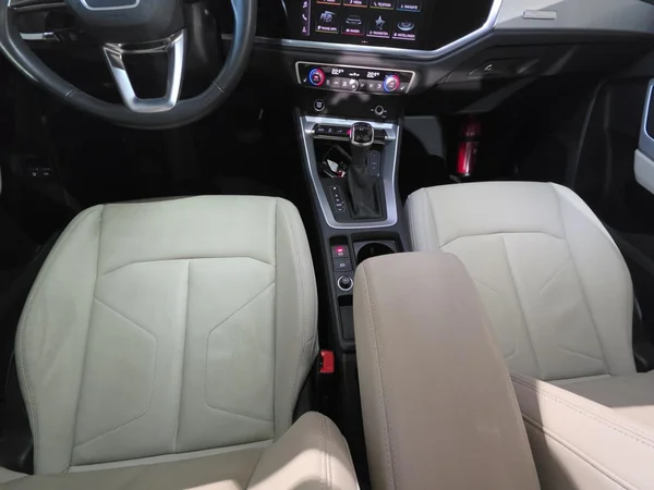 AUDI Q3 PHEV (2021) — foto 2 van 23