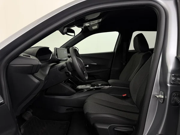 PEUGEOT e-2008 (2025) — foto 2 van 29