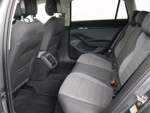 SKODA Superb Combi (2025) — foto 4 van 19