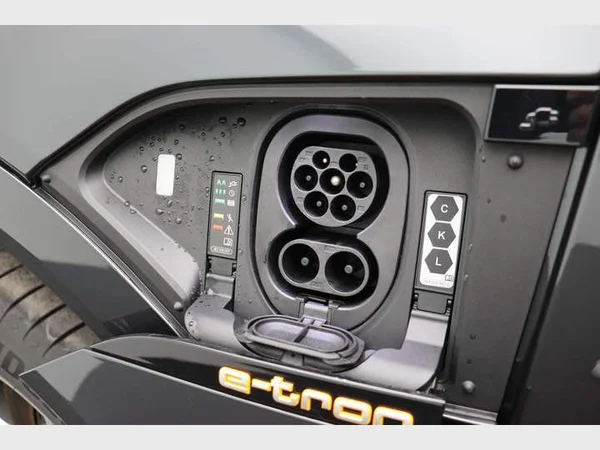 AUDI e-tron (2022) — foto 25 van 35
