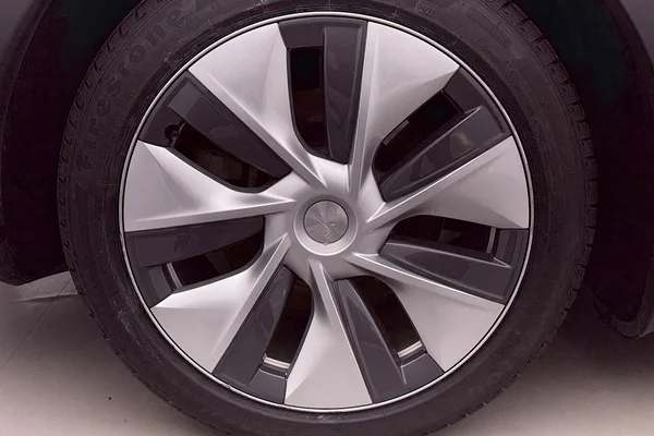 Tesla Model 3 (2023) — foto 21 van 36
