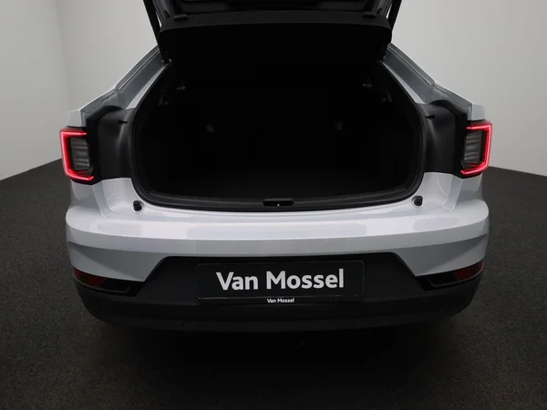 Polestar 2 (2022) — foto 4 van 40