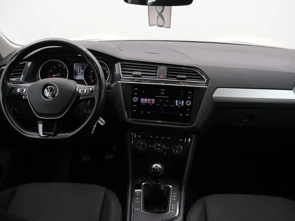 VOLKSWAGEN Tiguan (2019) — foto 4 van 25