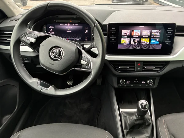 SKODA Kamiq (2023) — foto 4 van 24