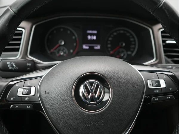 VOLKSWAGEN T-Roc (2019) — foto 9 van 25