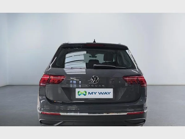 Volkswagen Tiguan (2021) — foto 28 van 30