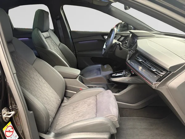 AUDI Q4 Sportback e-tron (2024) — foto 22 van 22