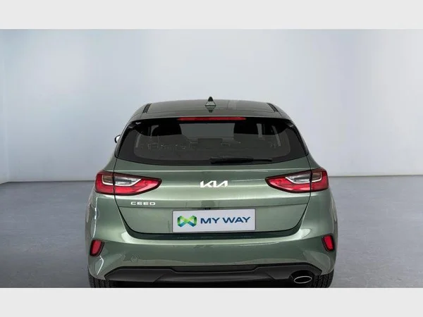 Kia CEED (2023) — foto 13 van 15
