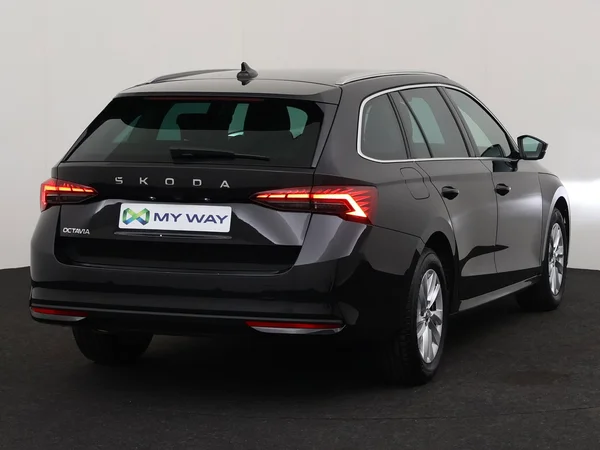 SKODA Octavia Combi (2024) — foto 12 van 19