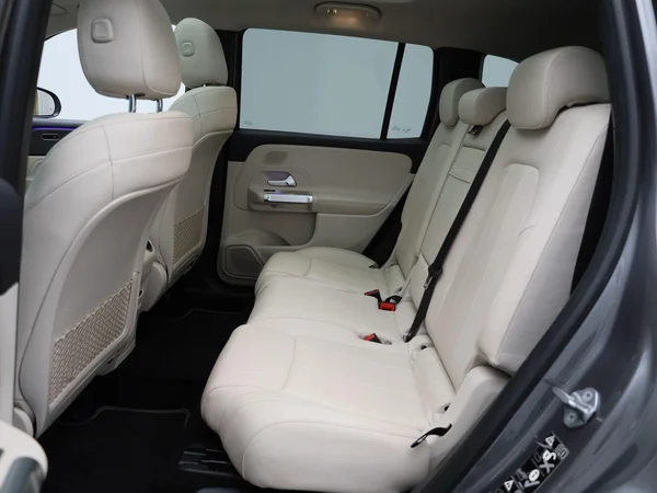 Mercedes-Benz GLB (2021) — foto 3 van 45