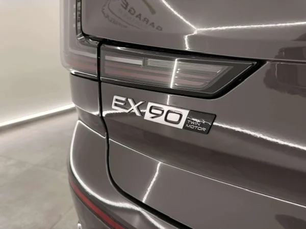 Volvo EX90 (2025) — foto 24 van 25
