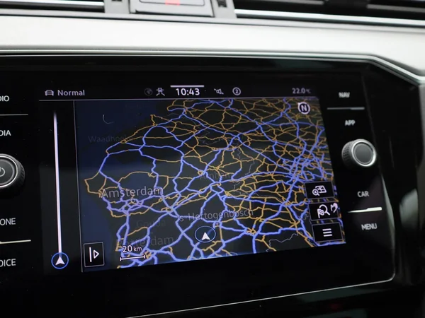 Volkswagen Passat (2022) — foto 11 van 48