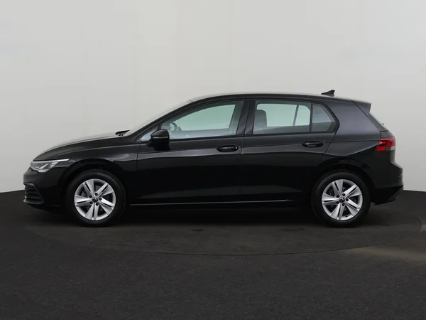 VOLKSWAGEN Golf (2024) — foto 12 van 28