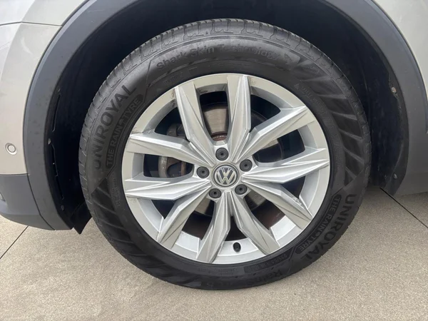 VOLKSWAGEN Tiguan (2017) — foto 16 van 24
