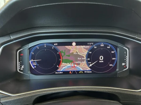 VOLKSWAGEN T-Roc (2018) — foto 9 van 34