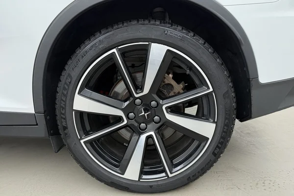 POLESTAR Polestar 2 (2023) — foto 18 van 21