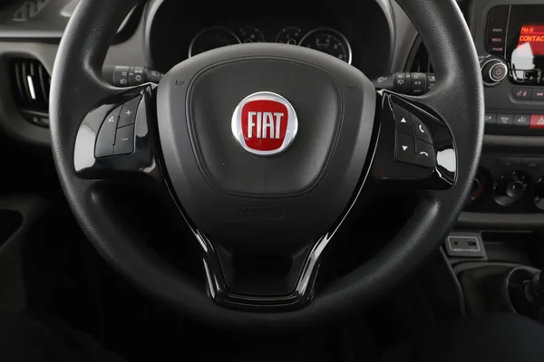 Fiat Doblo (2018) — foto 8 van 16