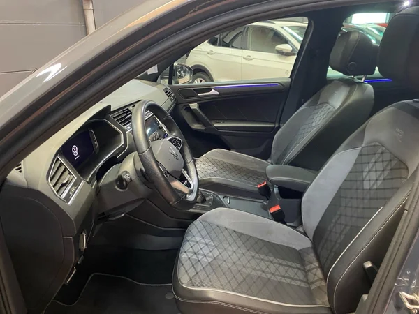 VOLKSWAGEN Tiguan (2023) — foto 15 van 17