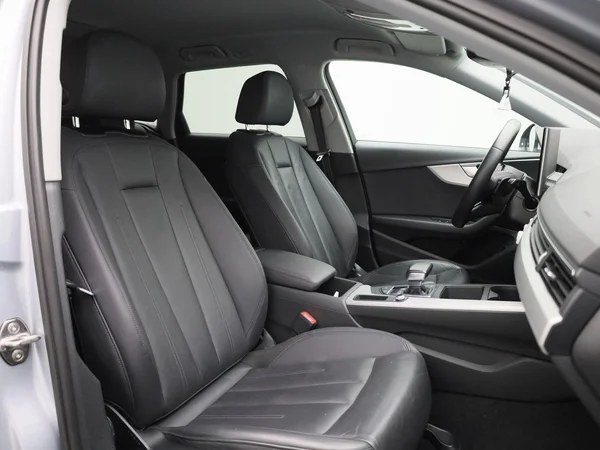 Audi A4 (2023) — foto 33 van 45