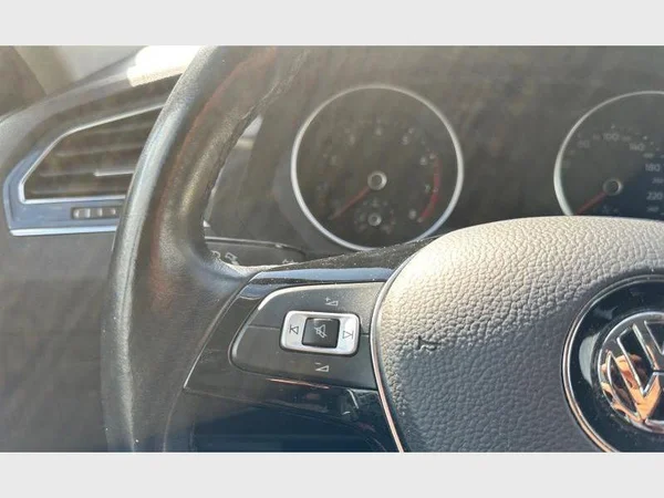 Volkswagen Tiguan Allspace (2021) — foto 8 van 28