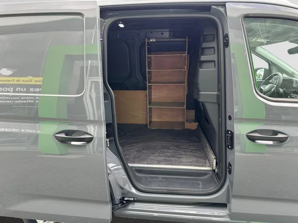 VOLKSWAGEN Caddy Van (2024) — foto 8 van 19