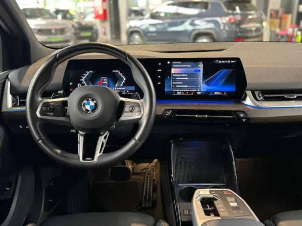 BMW 220 Active Tourer (2023) — foto 3 van 21